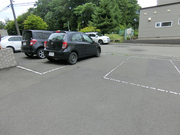 【札幌市厚別区厚別東二条のマンションの駐車場】