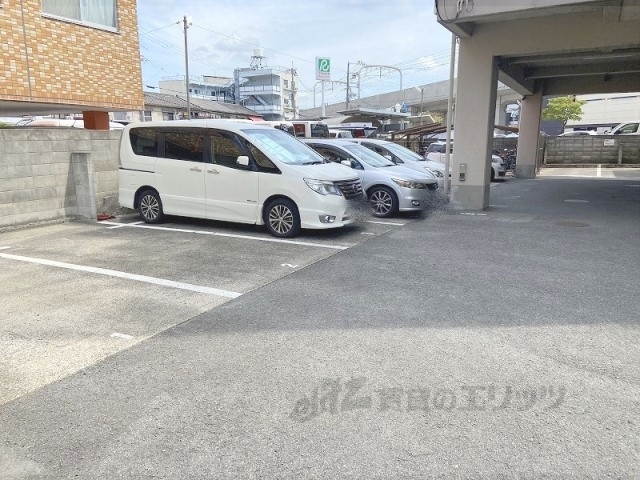 【八坂一番館の駐車場】