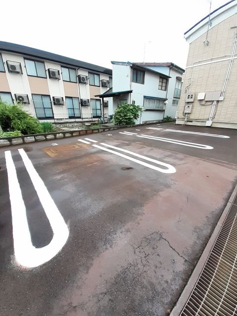 【上越市藤巻のアパートの駐車場】