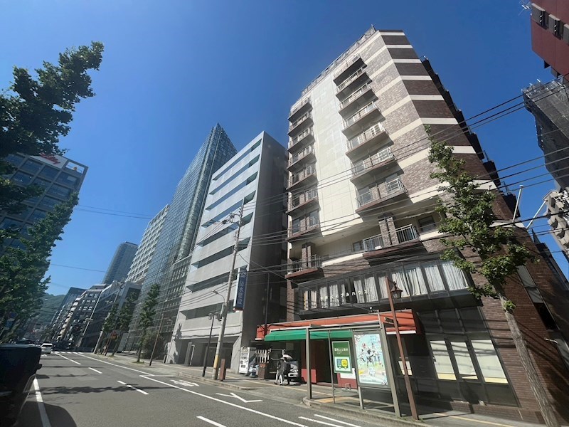 【神戸市中央区磯上通のマンションの建物外観】