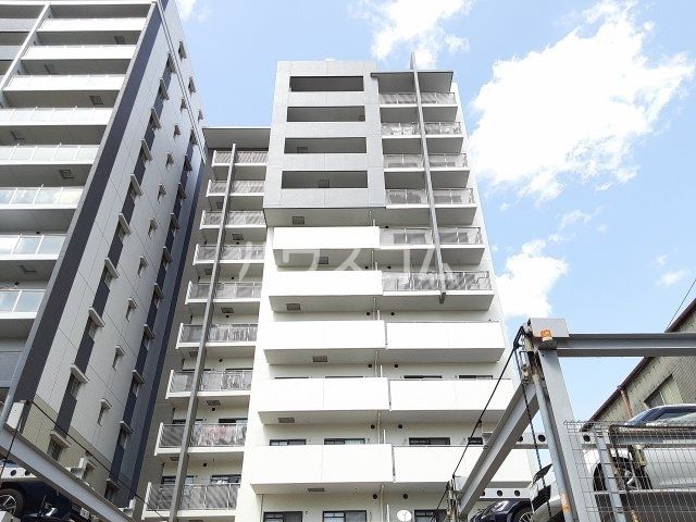 名古屋市瑞穂区明前町のマンションの建物外観