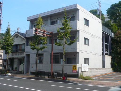 アミティ南山手（浪の平町）の建物外観