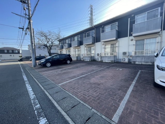 【シャーメゾン深町の駐車場】