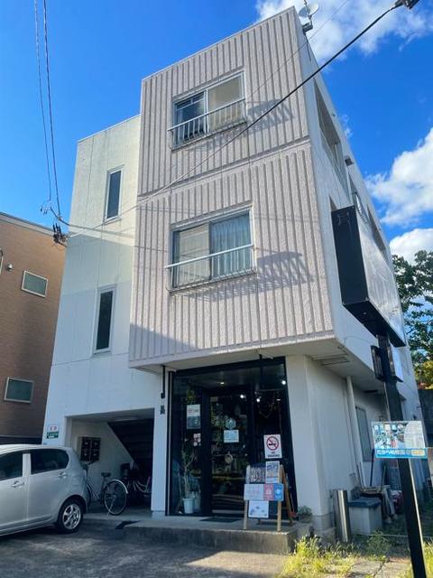 郡山市麓山のマンションの建物外観