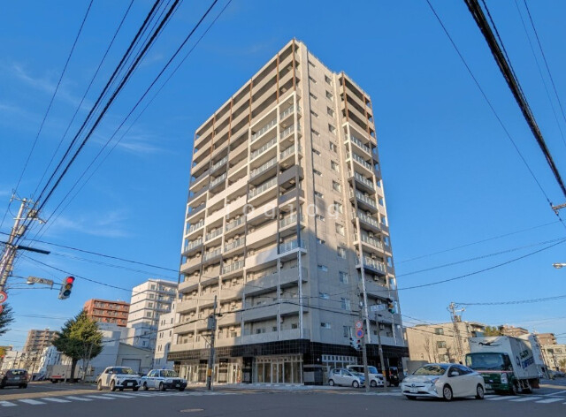 札幌市中央区北七条西のマンションの建物外観