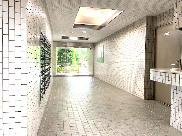 【川口市元郷のマンションのロビー】