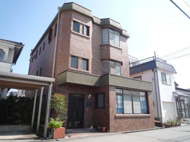 【富山市寺町のマンションの建物外観】