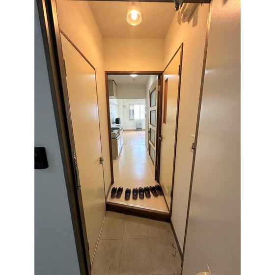 玄関　※１０１号室（モデルルームの写真です）