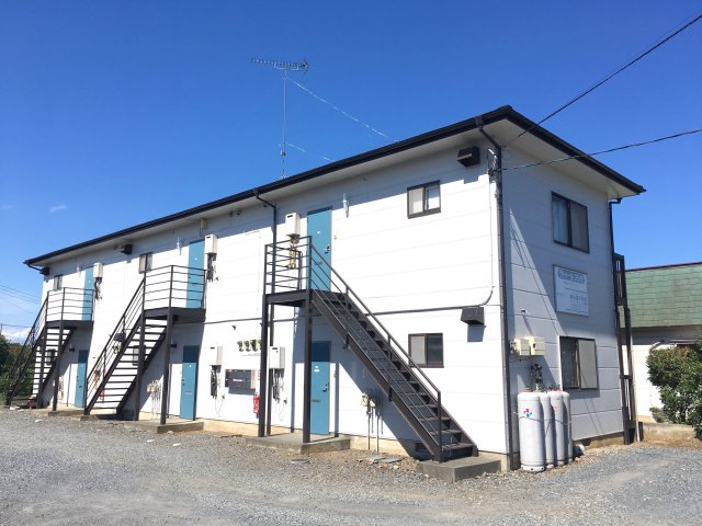 東松山市大字岡のアパートの建物外観