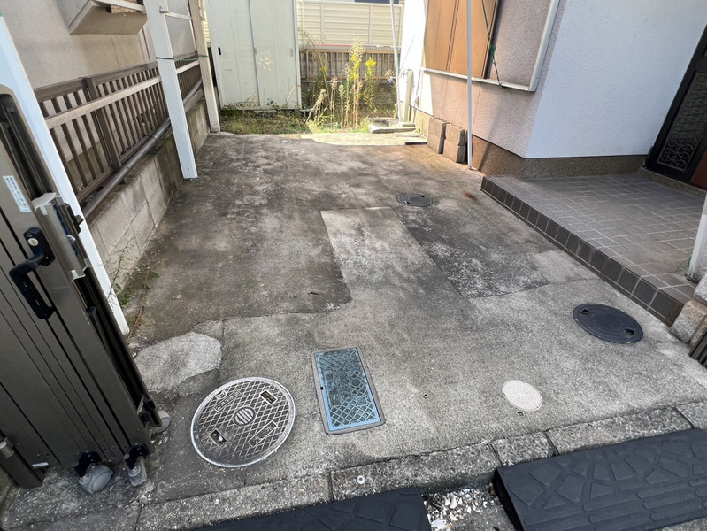 【別府一戸建住宅の駐車場】