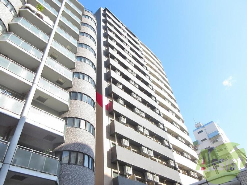 【SERENiTE本町refletの建物外観】