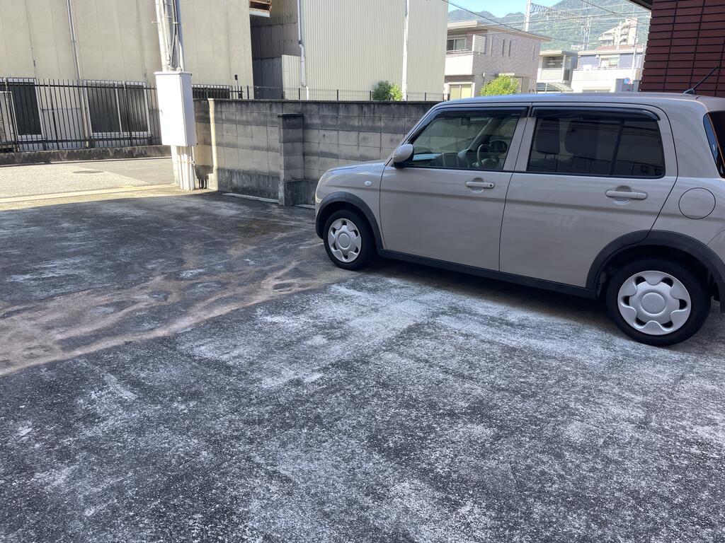 【石屋川ロイヤルハイツの駐車場】