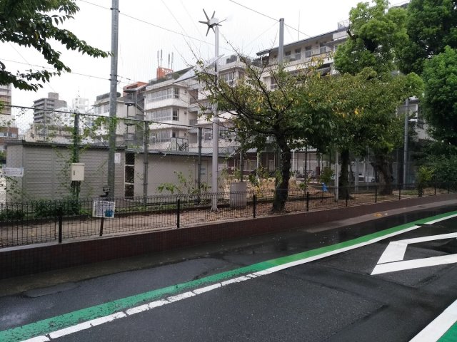 【岡山市北区弓之町のマンションの小学校】