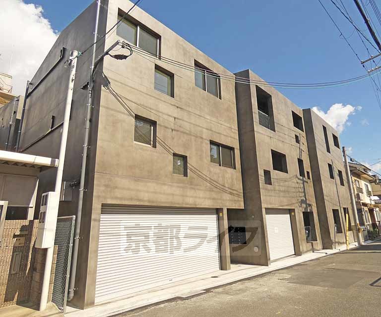 京都市中京区西ノ京南原町のマンションの建物外観