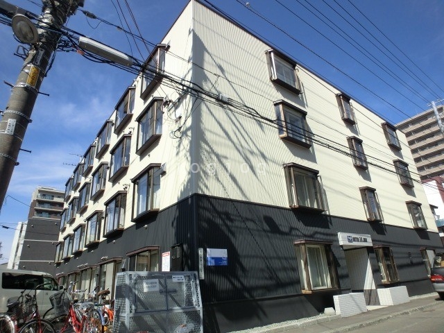 札幌市東区北十条東のマンションの建物外観