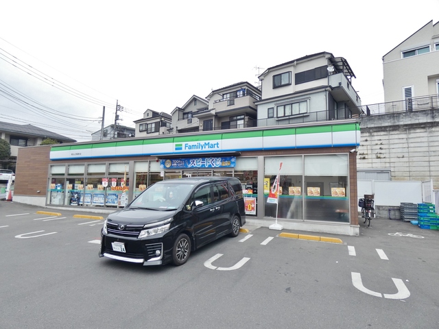 コンビニ　ファミリーマート福生山王橋通り店（コンビニ）まで105m
