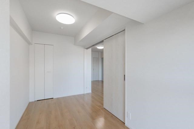 居室・リビング　※同タイプ408号室の写真です