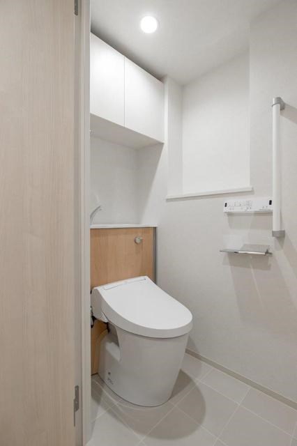 トイレ　※同タイプ408号室の写真です