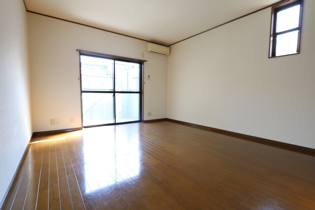 居室・リビング　☆２面採光の南向き☆