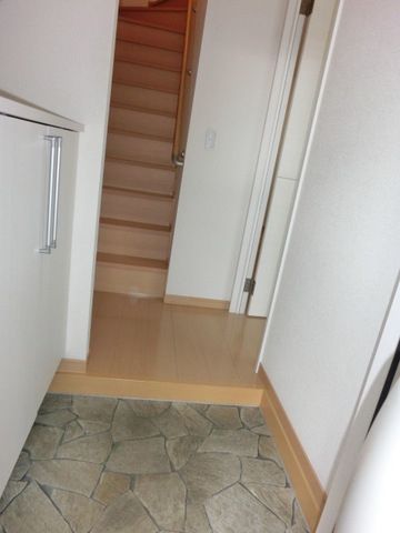 玄関　玄関下駄箱あり