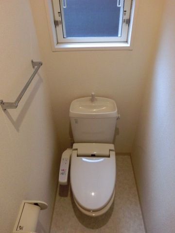トイレ　トイレ窓有り
