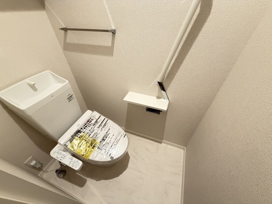 トイレ　※別号室の写真となります。