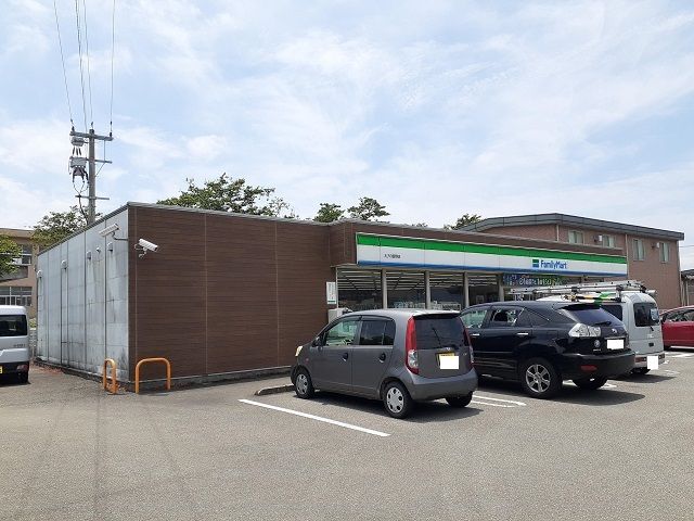 コンビニ　ファミリーマート えびの飯野店（コンビニ）まで700m