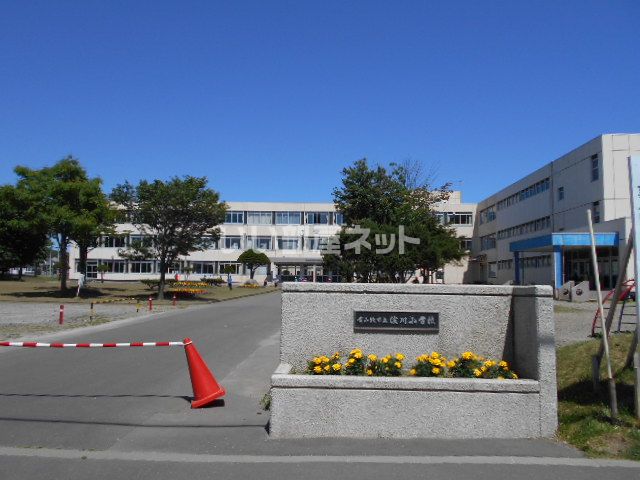 小学校　苫小牧市立澄川小学校（小学校）まで889m