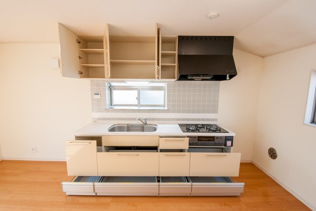 その他　大きなシステムキッチンでお料理も楽しく！