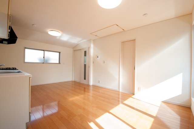 居室・リビング　リビングは三面採光です！