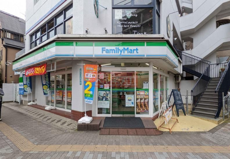コンビニ　ファミリーマート梅ヶ丘駅前店（コンビニ）まで510m