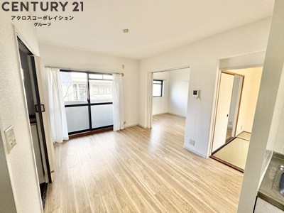 居室・リビング　洋室と合わせて使用可能な広々リビング