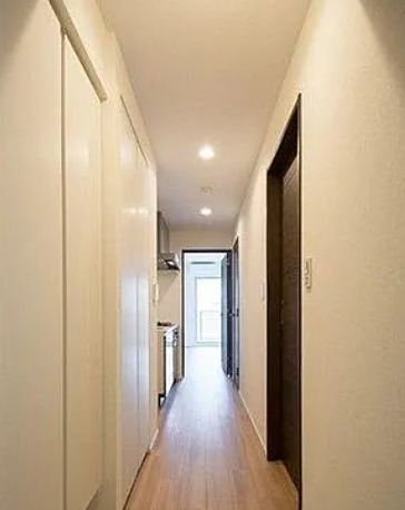 玄関　別部屋の写真を使用しております。