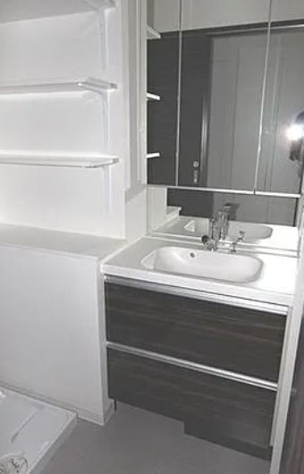 洗面設備　別部屋の写真を使用しております。