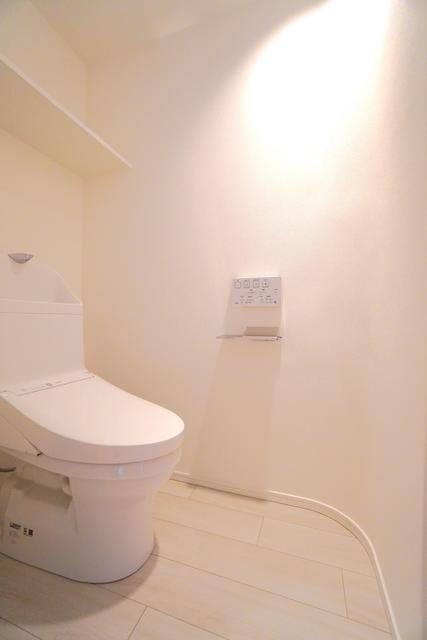 トイレ　※写真は同タイプ住戸です。