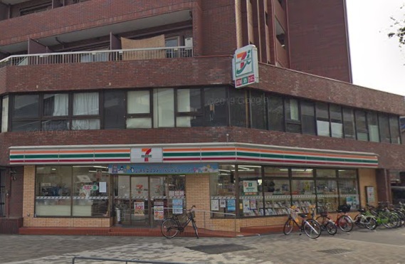 コンビニ　セブンイレブン（コンビニ）まで218m