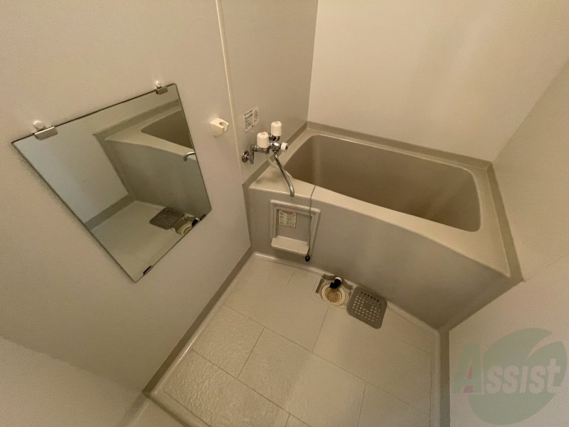 バス・シャワールーム　ユニットバスです。疲れを癒すのに欠かせませんね！