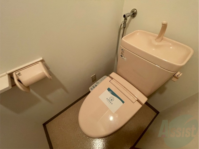 トイレ　こちらはトイレです。清潔感があり、安心して使用できます。