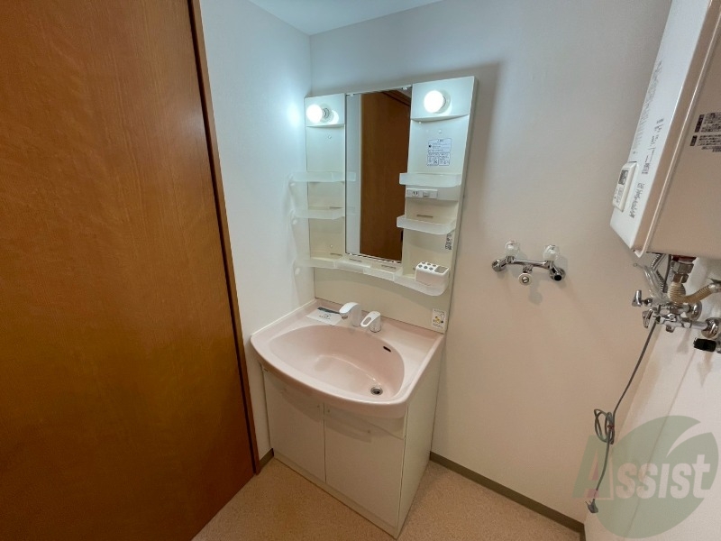 洗面設備　こちらに洗面台があります。朝の洗顔はこちらで。