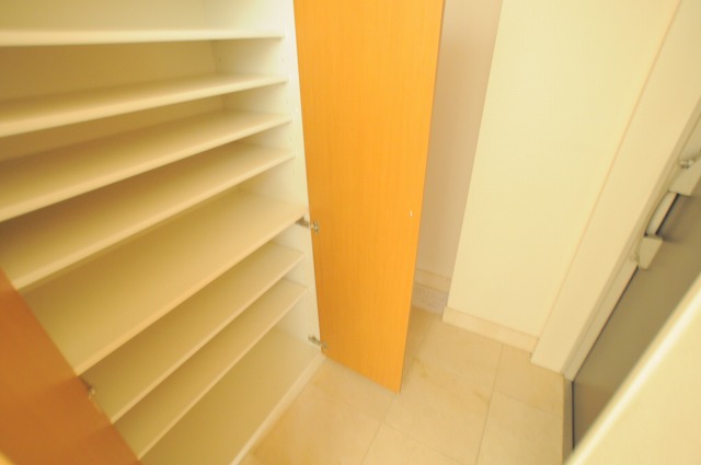 玄関　※別部屋参考写真です