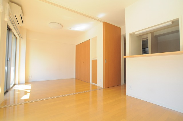 居室・リビング　※別部屋参考写真です