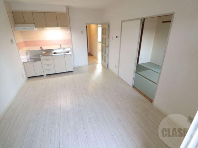 居室・リビング　１０．６帖の広々としたリビング