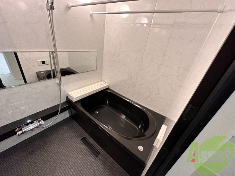 バス・シャワールーム　こちらのお風呂で、一日の疲れを癒して下さい。