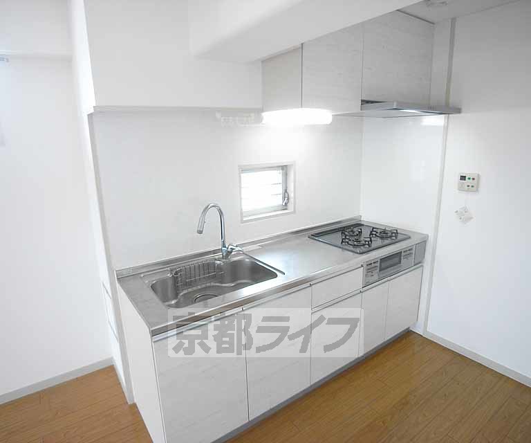 キッチン　システムキッチン搭載です。