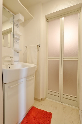 洗面設備　毎日の身支度もはかどる洗面所です