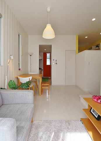 居室・リビング　白基調の明るいリビングです