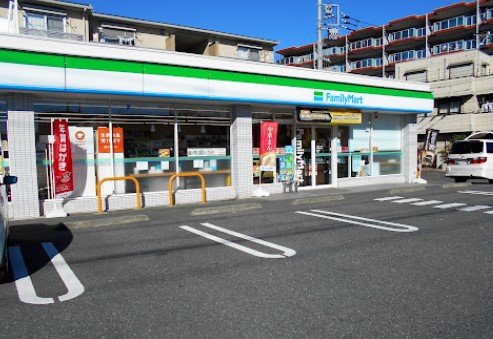 コンビニ　ファミリーマート 横浜綱島東店（コンビニ）まで999m