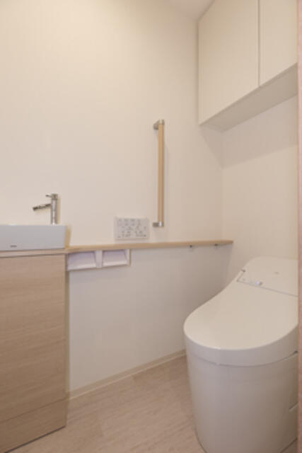 トイレ　※写真は同タイプ住戸です。