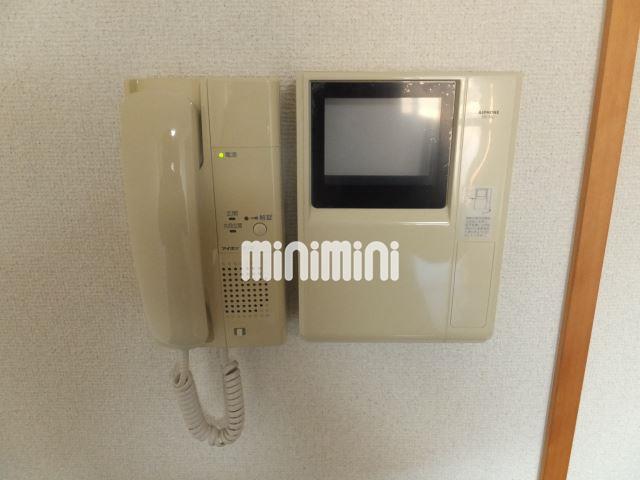 セキュリティ　オートロック物件なのでテレビ付きモニターホンが付いています。