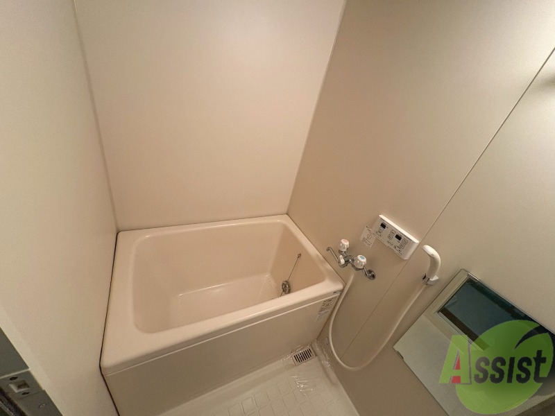 バス・シャワールーム　浴槽が広いので日々の疲れも癒されますね。